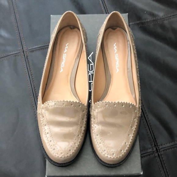 Via Spiga taupe patent loafers   Size 6W. - Picture 2 of 6